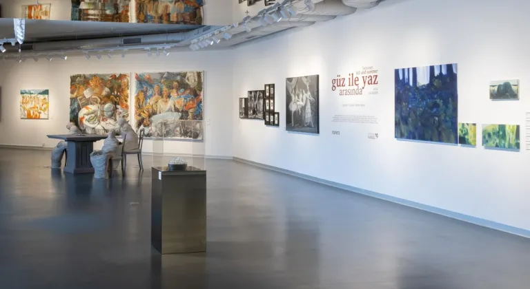 "Güz ile Yaz Arasında" sergisi, Bodrum'da sanatseverlerle buluştu