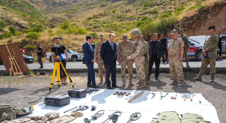 Hakkari Valisi Taşyapan, Çukurca'daki mayın temizleme çalışmalarını inceledi: