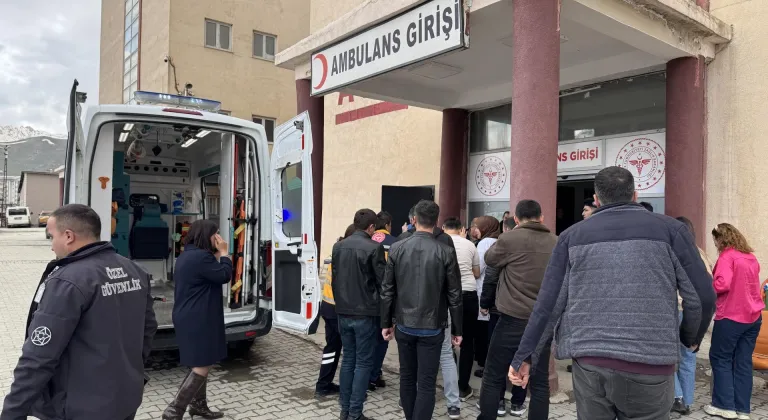 Hakkari'de bıçaklı saldırıya uğrayan psikolog yaralandı