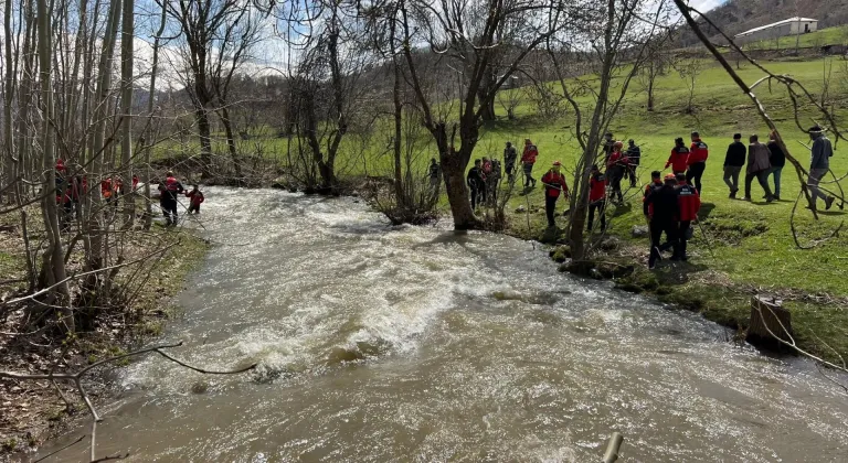 Hakkari'de dereye düşen çocuk için arama çalışması başlatıldı