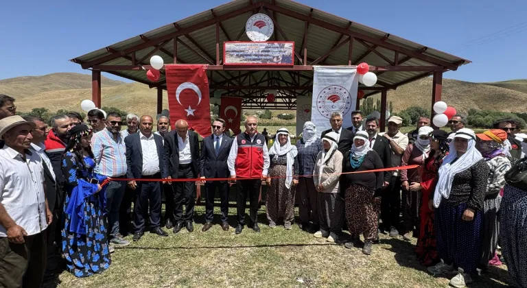 Hakkari'de kadın üreticiler için "gölgelik süt sağım alanı" açıldı
