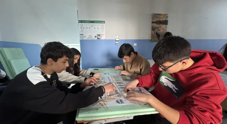 Hakkari'de öğrenciler model uçak eğitimiyle havacılığa ilk adımı atıyor