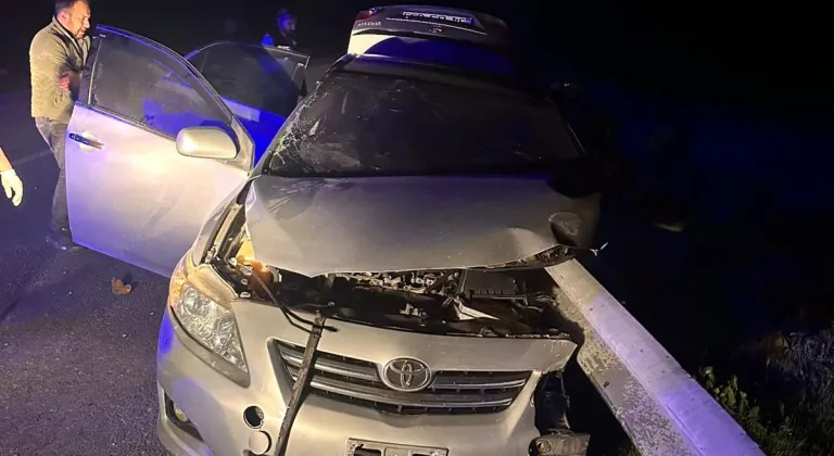Hakkari'de otomobilin bariyere çarpması sonucu 1 kişi öldü, 3 kişi yaralandı