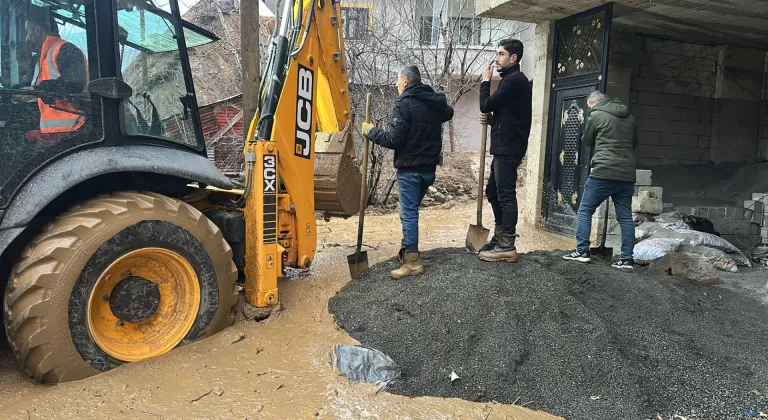Hakkari'de sağanak nedeniyle heyelan meydana geldi