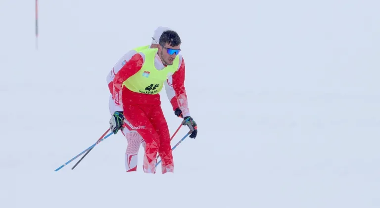 Hakkari'nin karlı dağları birçok ilden gelen sporcularla renklendi