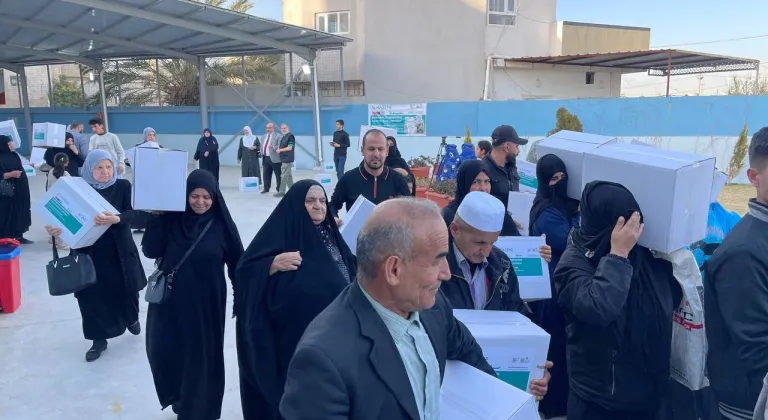 Hasene Yardım Derneği Kerkük ve Diyala'da ramazan kumanyası dağıttı