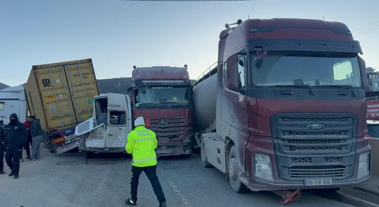 Hatay'da 11 aracın karıştığı zincirleme trafik kazasında 11 kişi yaralandı