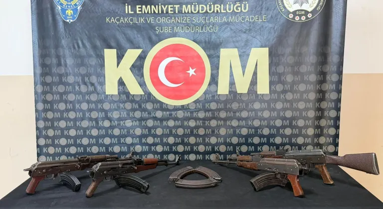 Hatay'da bir araçta çuval içerisinde 4 kalaşnikof tüfek ele geçirildi