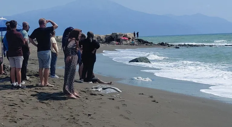 Hatay'da denize giren çocuk kayboldu