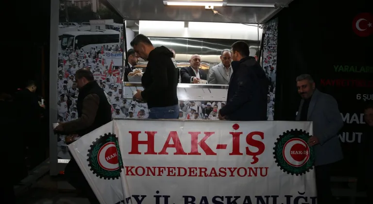 Hatay'da depremlerde yaşamını yitirenler "sessiz yürüyüş"le anıldı