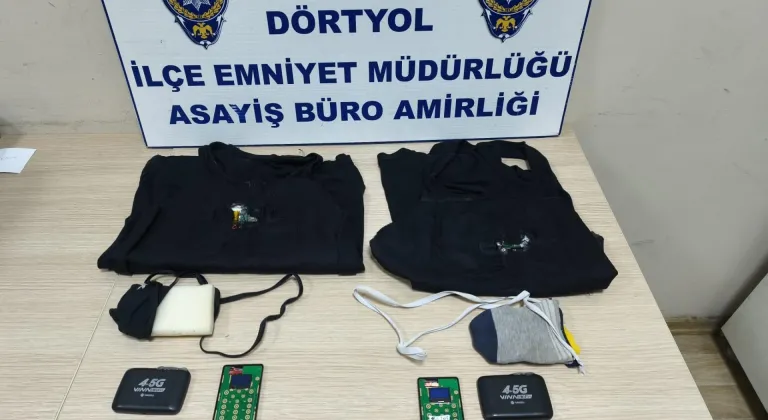 Hatay'da ehliyet sınavına kopya düzeneğiyle girmeye çalışan 2 kardeş yakalandı