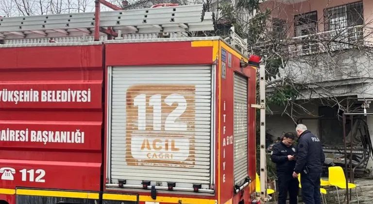 Hatay'da evde çıkan yangında 2 kişi dumandan etkilendi