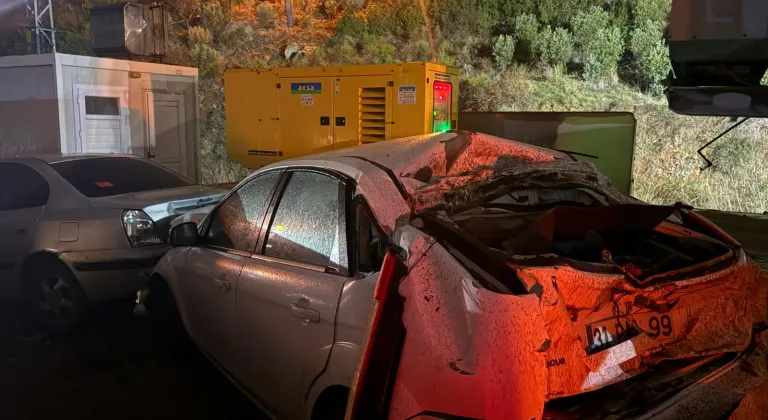 Hatay'da park halindeki 8 araca çarpan tırın sürücüsü yaralandı