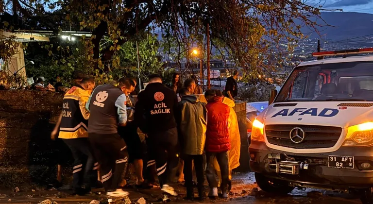 Hatay'da sağanak nedeniyle çöken evdeki 1 kişi hayatını kaybetti