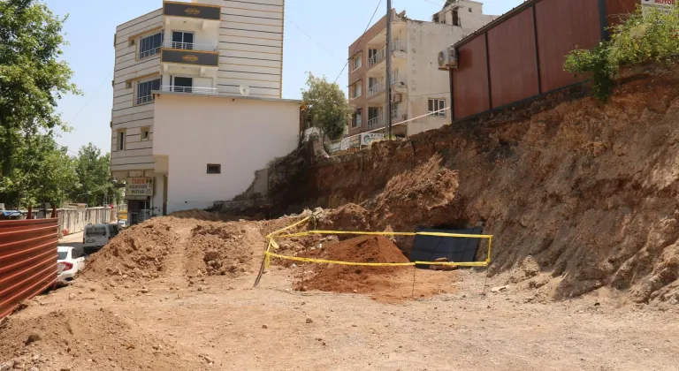 Hatay'da temel kazısı sırasında tarihi kalıntılara rastlandı