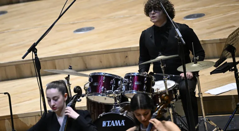 Hataylı depremzede öğrencilerden oluşan koro, CSO'da sahne aldı