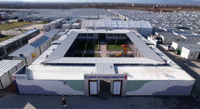 Hayat Holding "Hayat İyi Yaşam Merkezi"yle depremzedelere desteğini sürdürüyor