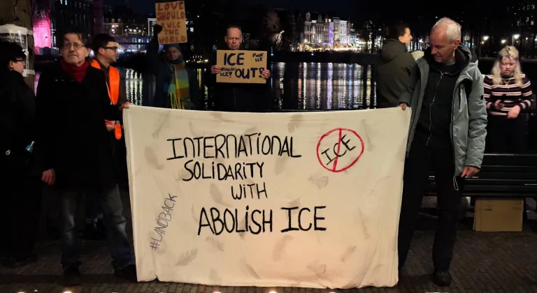Hollanda'da, ABD'de ICE yetkilisinin bir kadını öldürmesi protesto edildi