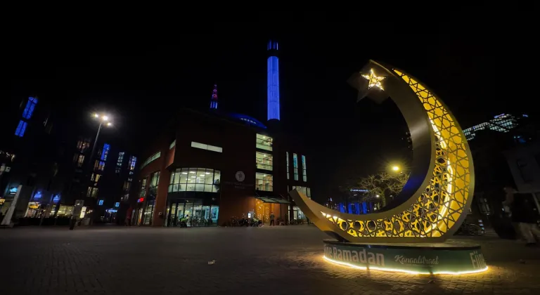 Hollanda'da ramazan ayının ilk teravih namazı eda edildi