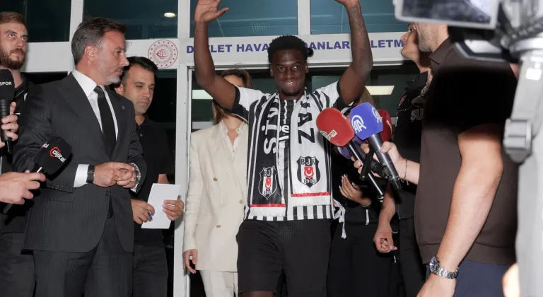 Hollandalı futbolcu Ernest Poku, Beşiktaş için İstanbul'a geldi