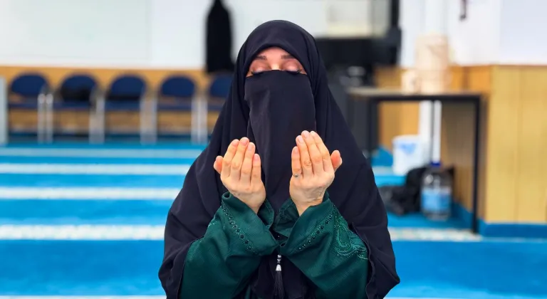 Hollandalı mühtedi Meryem, Kur’an ile hayatının değiştiğini ve şifa bulduğunu anlattı: