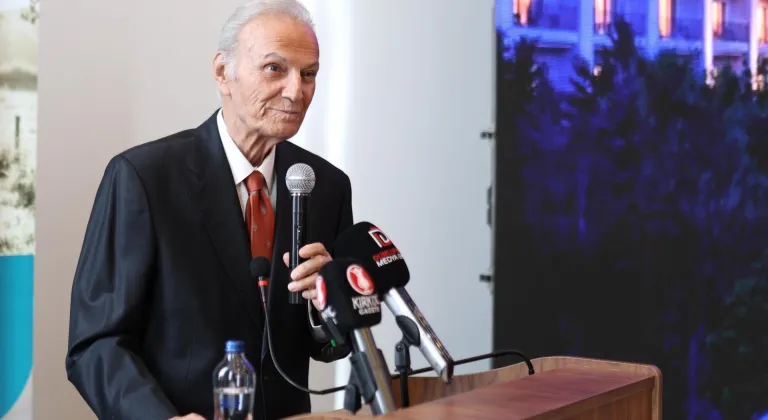 Hülya Koçyiğit ve Ediz Hun, Kütahya'da yaşlılar için hazırlanan projenin açılışına katıldı