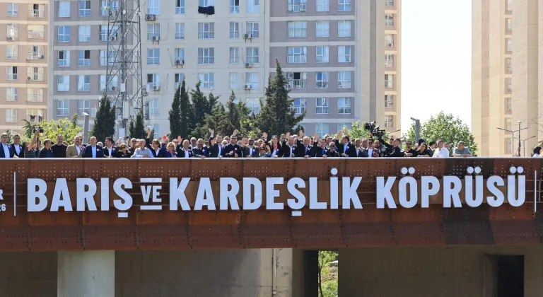 İBB'nin yenilediği yaya üst geçidi Esenyurt'ta hizmete açıldı