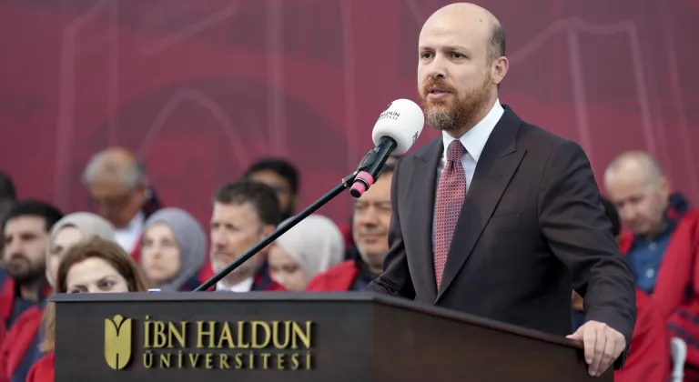 İbn Haldun Üniversitesi 8'inci mezunlarını uğurladı