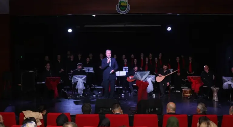 İnegöl Belediyesi Gençlik Korosundan Cumhuriyet Konseri