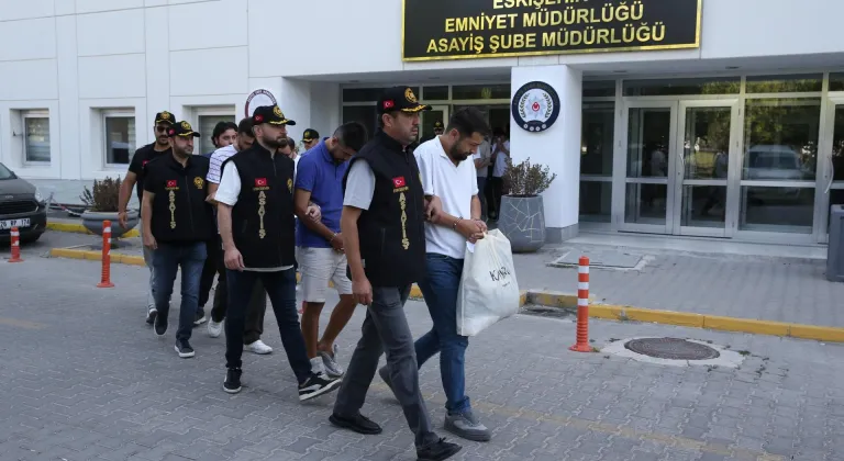 "İnternet altyapısı değişikliği" bahanesiyle 801 kişiyi dolandırdıkları iddia edilen 90 şüpheli yakalandı