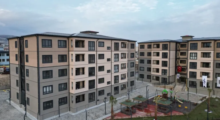 İş Bankası deprem bölgesindeki çalışanları için Adıyaman lojmanlarını tamamlayarak teslim etti