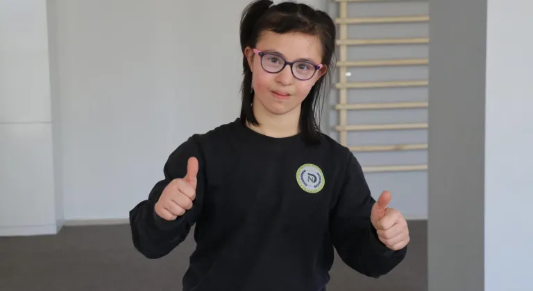 Isparta'da Down sendromlu Elif atletizmde çifte başarı elde etti