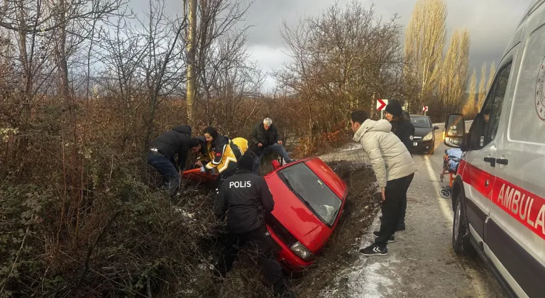 Isparta'da şarampole devrilen otomobilin sürücüsü yaralandı