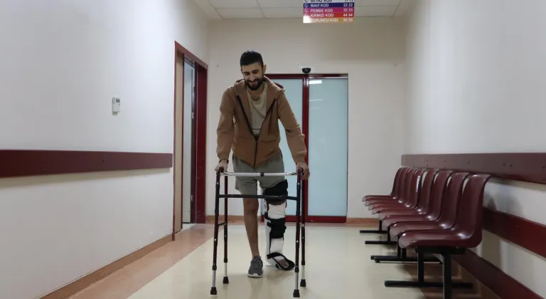 Isparta'da trafik kazasında yaralanan kişinin kopan bacağı yerine dikildi