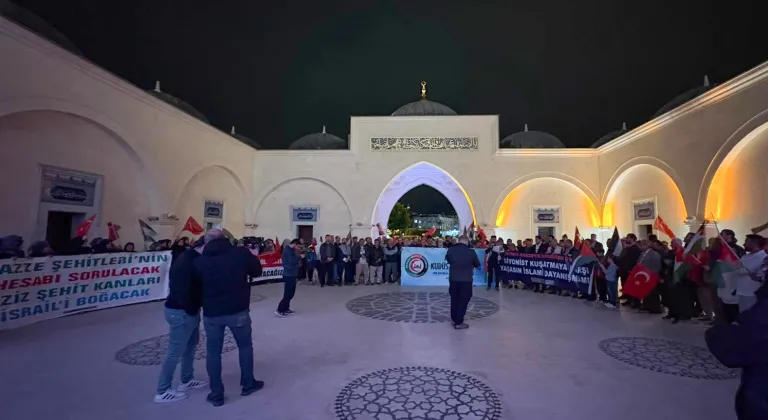 İsrail'in Mescid-i Aksa'yı ibadete kapatması Antalya'da protesto edildi