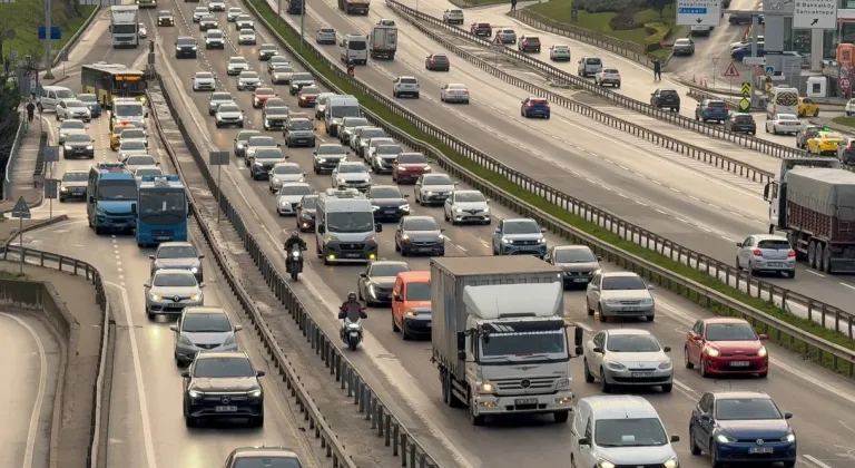 İstanbul Anadolu Yakası'nda trafik yoğunluğu yüzde 80'e ulaştı