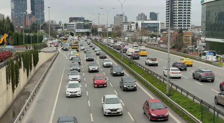 İstanbul Anadolu Yakası'nda trafik yoğunluğu yüzde 80'e ulaştı