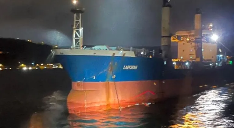 İstanbul Boğazı'nda arızalanıp sürüklenen kuru yük gemisi kurtarıldı