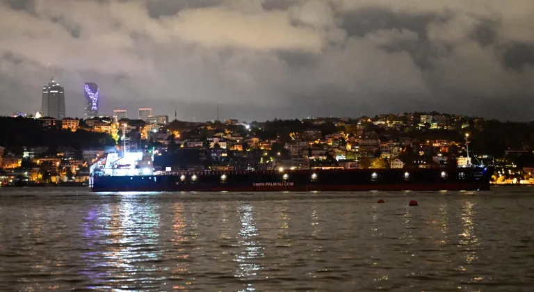 İstanbul Boğazı'nda gemi trafiği geçici olarak askıya alındı