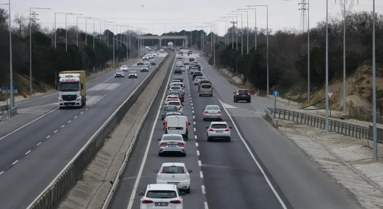 İstanbul-Tekirdağ kara yolunda bayram trafiği yoğunluğu başladı