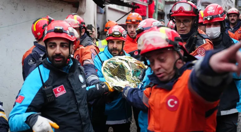 İstanbul Valiliğinden Fatih'teki bina çökmesine ilişkin açıklama: