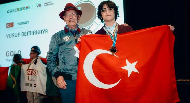 İstanbul Valisi Gül'den "Copernicus Olimpiyatı"nda dünya birincisi öğrenciye tebrik: