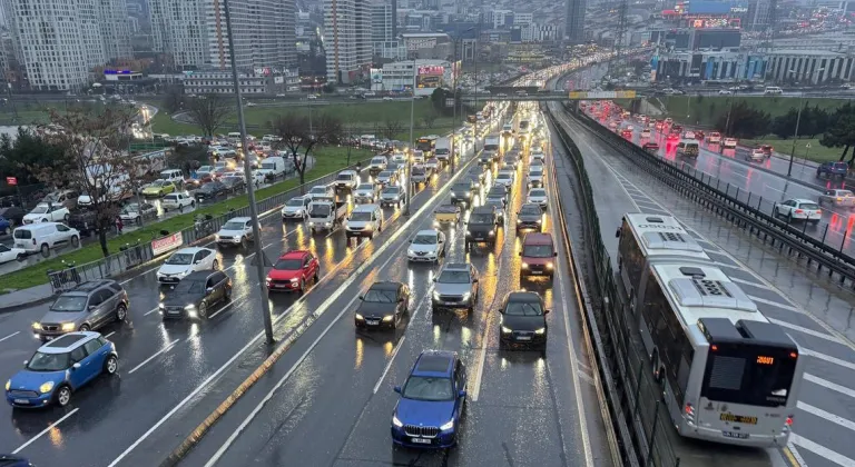 İstanbul'da akşam saatlerinde trafik yoğunluğu yüzde 80'e çıktı