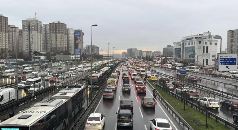 İstanbul'da akşam saatlerinde trafik yoğunluğu yüzde 90'a çıktı