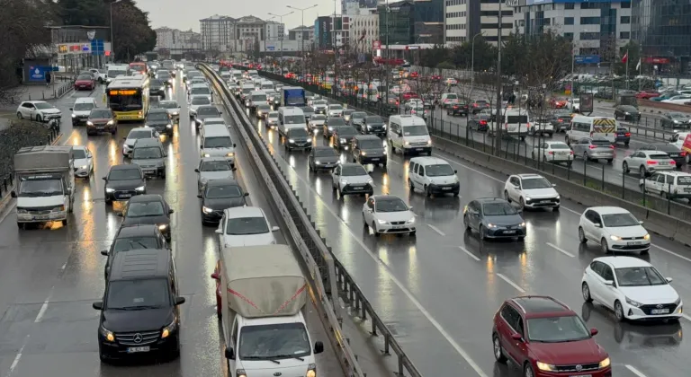 İstanbul'da akşam saatlerinde trafik yoğunluğu yüzde 90'a çıktı