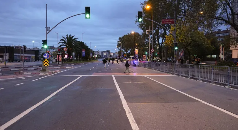 İstanbul'da Cumhuriyet Bayramı tören provası nedeniyle bazı cadde ve yollar trafiğe kapatıldı