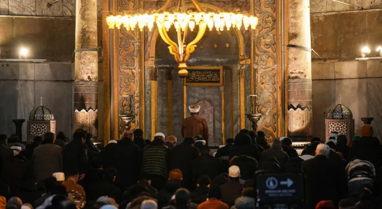 İstanbul'da ramazanın son teravih namazı eda edildi