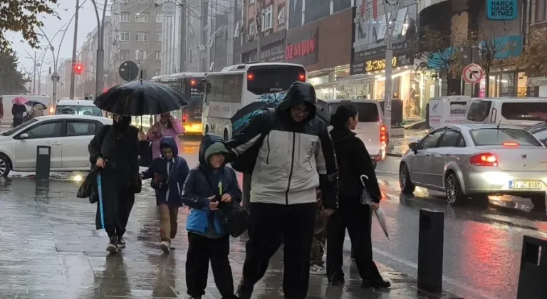 İstanbul'da sağanak hayatı olumsuz etkiliyor