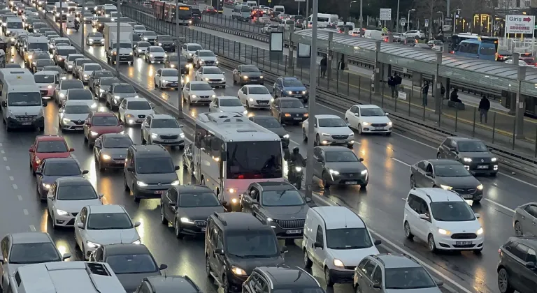 İstanbul'da trafik yoğunluğu yüzde 76'ya kadar çıktı