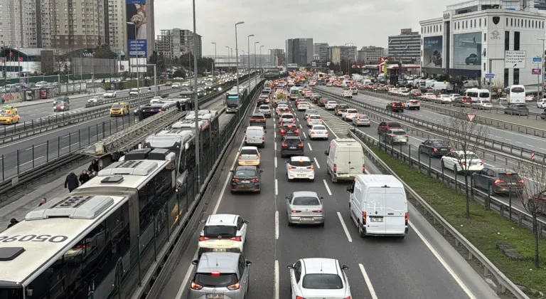 İstanbul'da trafik yoğunluğu yüzde 80'e kadar çıktı